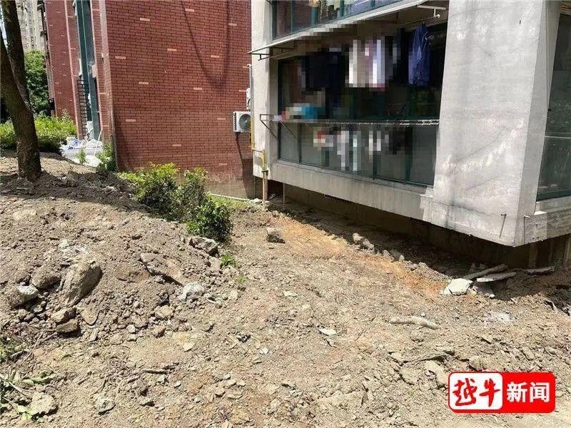 小區(qū)紛爭(zhēng)，隔壁挖洞疑偷電引發(fā)爭(zhēng)議
