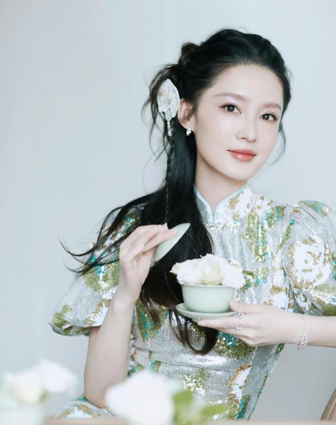 李沁最新動態(tài),李沁最新動態(tài)，閃耀影視圈的璀璨明星